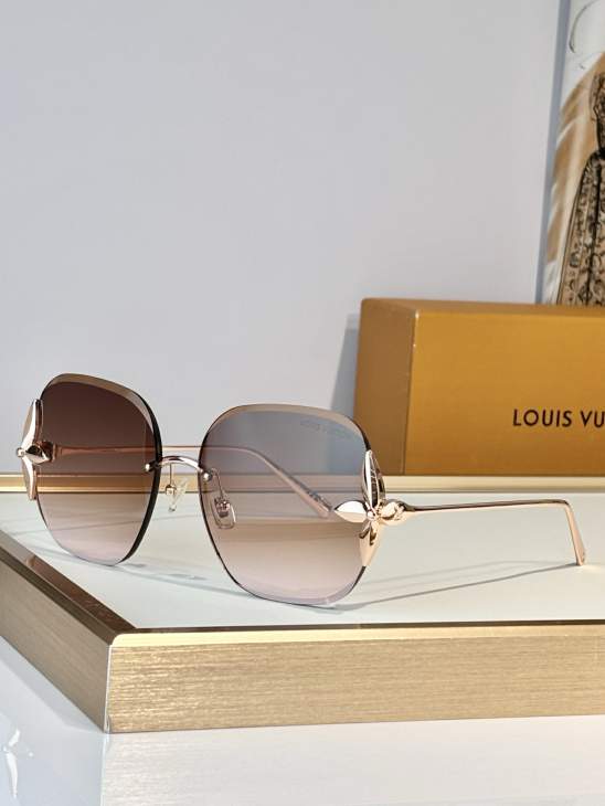 Picture of Louis Vuitton Sunglasses _SKUfw80443900fw
